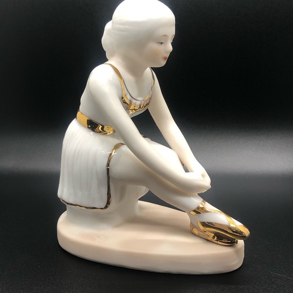 Vintage Porcelain Ballerina Hand Painted Gold Trim Figurine Nicknack Decor - Picture 3 of 12